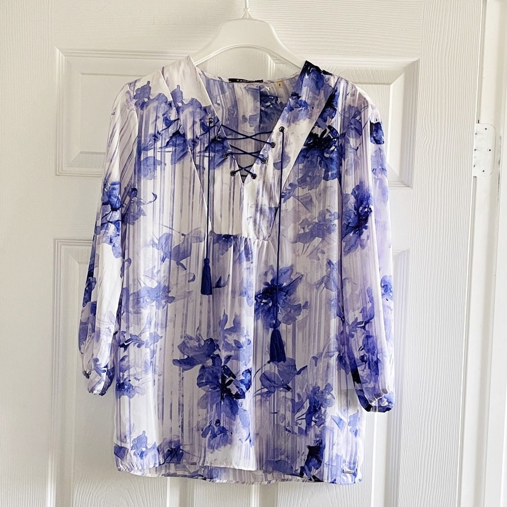 Tahari blouse